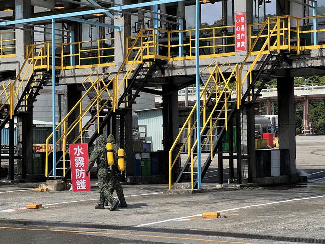 桃园炼油厂灾害救援演练。(蔡依珍摄)