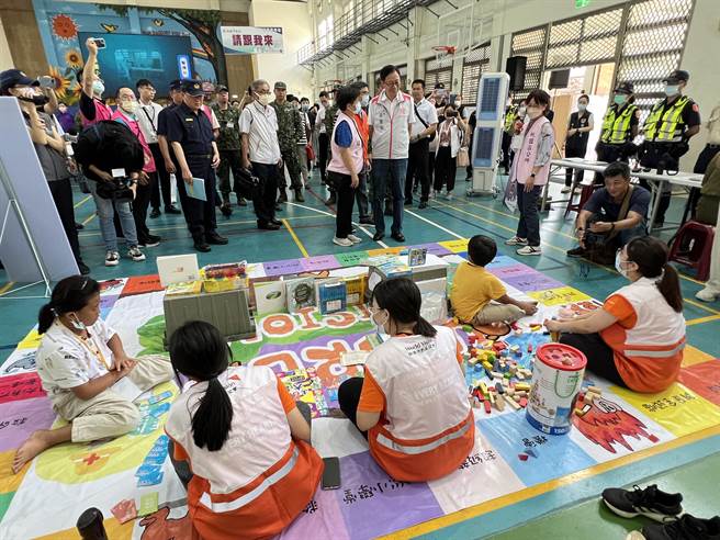 灾民收容救济站规画孩童游戏区。(蔡依珍摄)