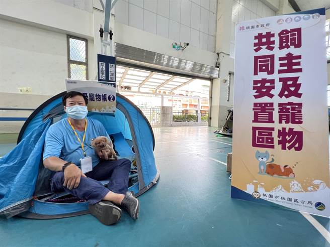 灾民收容救济站规画饲主及宠物共同安置区。(蔡依珍摄)