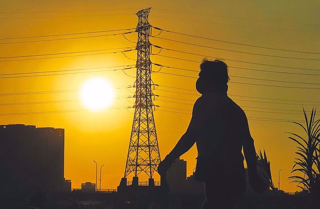 郑丽文示警，供电早已亮红灯，差点重蹈815大停电，如此脆弱的电力供应系统完全是国安危机。（示意图／本报资料照片）