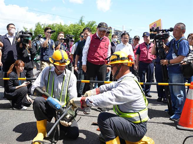 新北市长侯友宜表示，新北市的人口是全台最多，面积幅员辽阔，因此要充分演练，强化民眾的自保能力。(黄敬文摄)