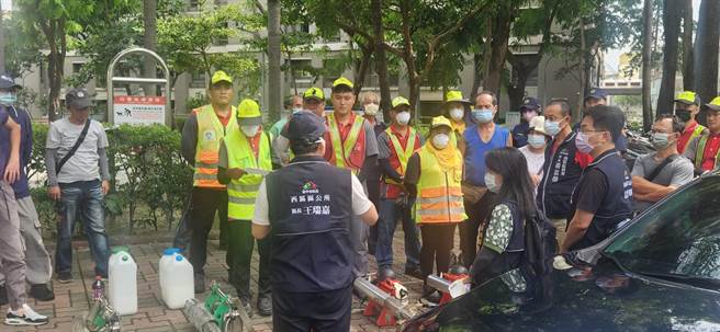 全台登革热疫情升温，台中市也针对确诊个案居住地及活动地依法进行清消。（台中市政府提供／冯惠宜台中传真）