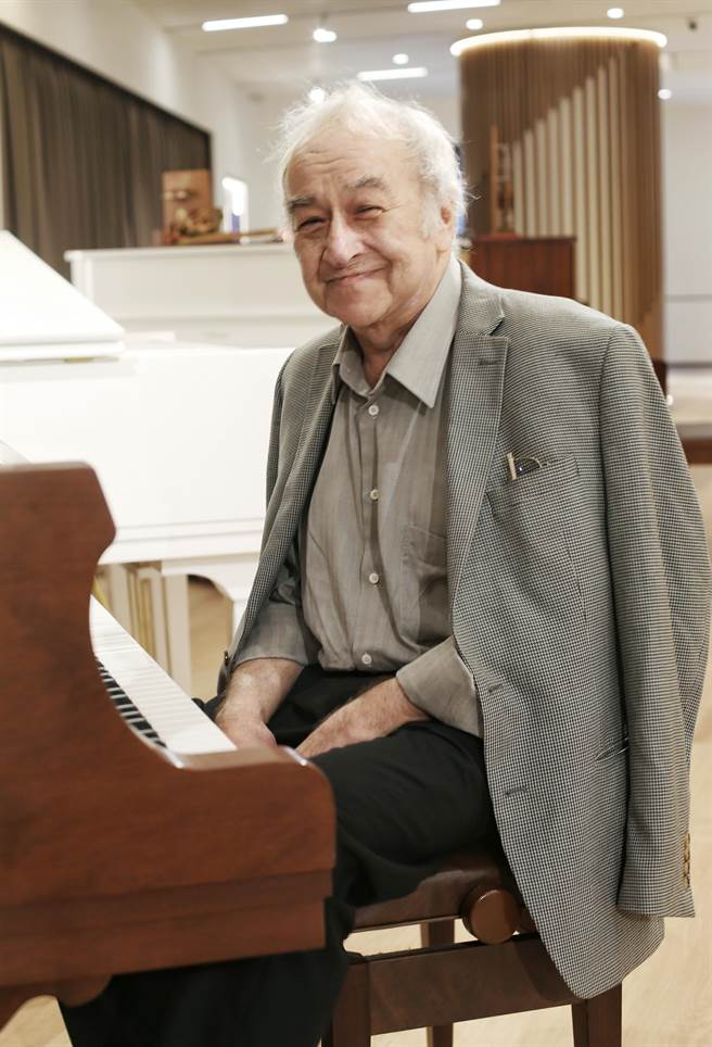 睽违21年，范克莱本钢琴大赛金奖得主、74岁钢琴大师弗拉基米尔．费亚多（Vladimir Viardo）再次来台。（赵双杰摄）