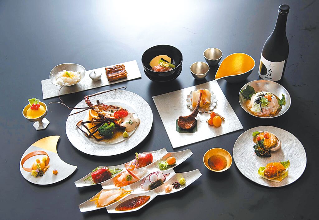 7月26日至8月31日，山里日本料理餐廳推出「山里會錫」會席料理，盛裝食物的器皿幾乎都是錫器打造的。（大倉久和大飯店提供）飲酒過量有害健康