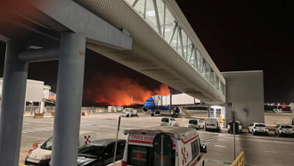 47.6°C！義大利西西里島野火燒到機場邊 纜線熔化水電雙斷