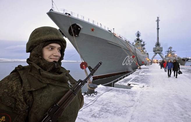 改造后的纳希莫夫海军上将号拥有数量多达176个的导弹垂直发射单元，配备俄军最先进的超音速反舰导弹、高超音速反舰导弹，以及防空导弹。（图／TASS）