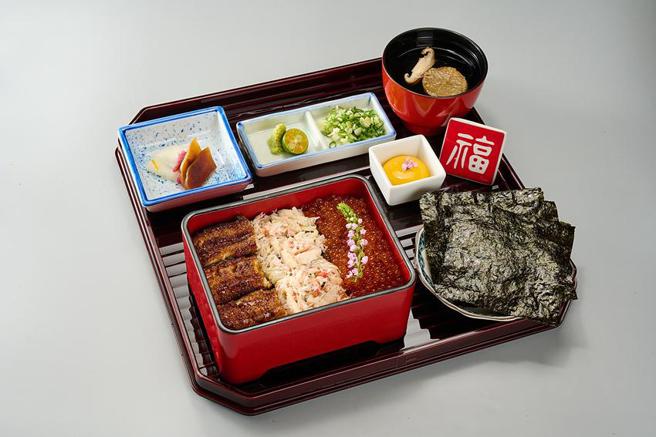 （小倉屋今夏推出重磅級新品「鰻蟹鮭三盛合 重。壽司」，可以三吃並兼饗鰻魚飯定食與散壽司的食趣。圖／小倉屋提供）