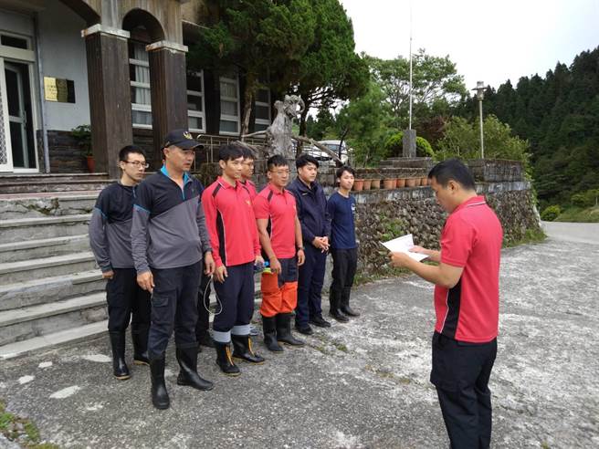 宜兰县消防局今上午7时继续入山搜救。（宜兰县消防局提供／吴佩蓉宜兰传真）