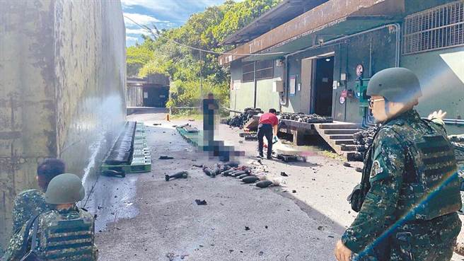 陸軍六軍團第三支部基隆祥豐營區24日下午，官兵在搬運120迫砲彈藥時，因不明原因突然發生爆炸。共9名士官兵受傷，其中2人傷勢較為嚴重，手臂疑遭炸斷，另7人輕傷。（讀者提供）