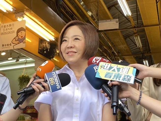 台北市北中正、万华立委参选人于美人25日表示，她现在最想邀请柯文哲看电影《芭比》，可以学习反思性别平等、刻板印象等概念。（蔡佩珈摄）