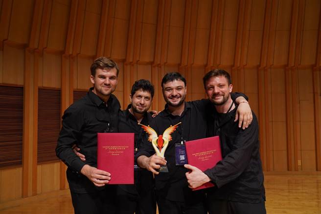 湾声乐团举办首届国际音乐大赛「弦乐四重奏」，日前在北艺大音乐厅举办决赛，社会组冠军由俄国团体「Klever Quartet」获得，抱回1万元美元奖金。（湾声乐团提供／李欣恬台北传真）