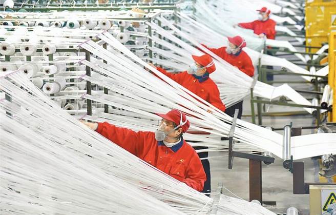 大陆财政学者贾康分析，中共中央为下半年经济画重点指方向，聚焦5大重点。（新华社）