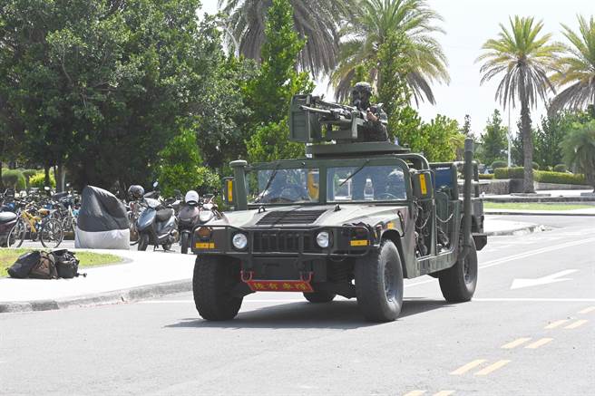 汉光39号演习25日上午在永安天然气厂演练关键基础设施防护，海军陆战队到场演练。（林瑞益摄）