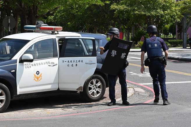 汉光39号演习25日上午在永安天然气厂演练关键基础设施防护，保二总队到场支援。（林瑞益摄）