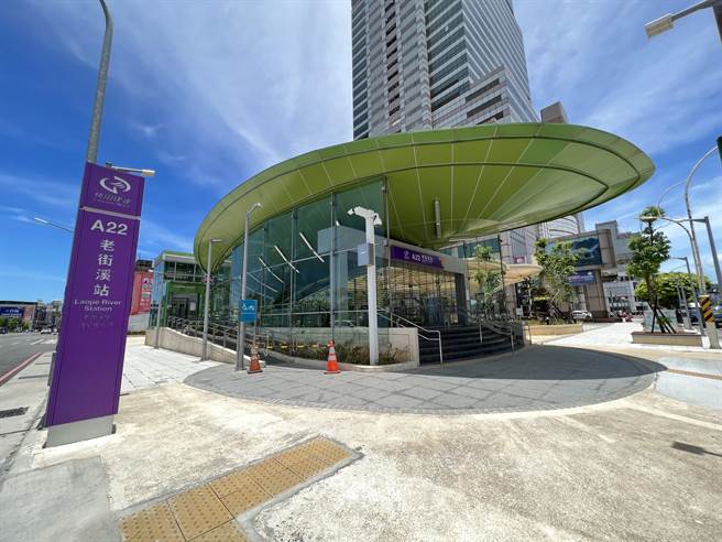 行政院副院长郑文灿视察机捷A22老街溪站，宣布7／31通车营运。(吕筱蝉摄)