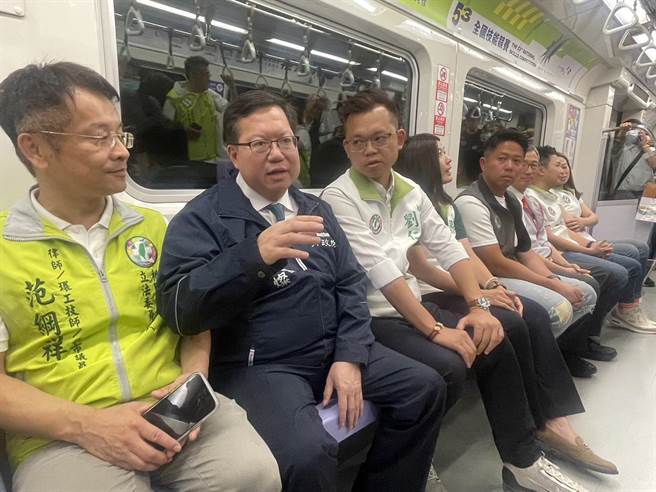 行政院副院长郑文灿视察机捷A22老街溪站，宣布7／31通车营运。(吕筱蝉摄)