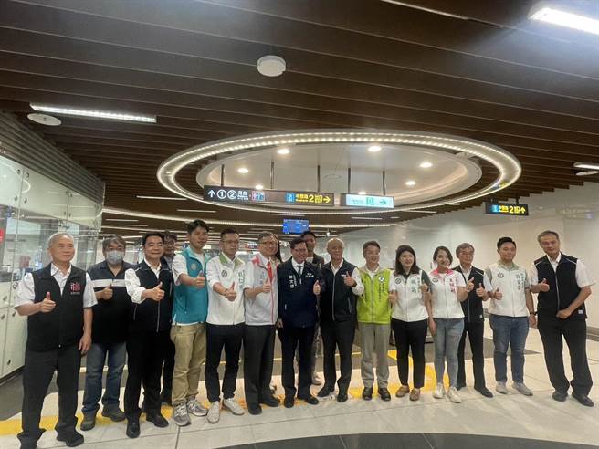 行政院副院长郑文灿视察机捷A22老街溪站，宣布7／31通车营运。(吕筱蝉摄)