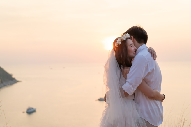 生肖牛、生肖羊、生肖雞經歷第一次婚姻失敗後，能在二婚中更加幸福美滿。（示意圖／Shutterstock）