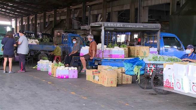彰化溪湖果菜市场平日成交量维持6、70公吨左右，但今天交易量已突破104吨，不过整体均价在26.1元，基本持平。（本报资料照片）