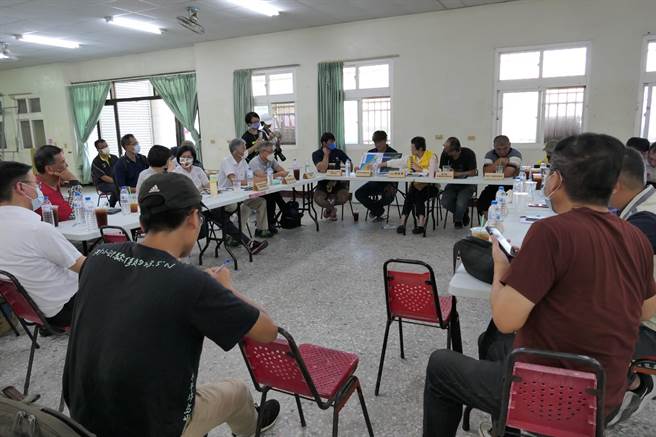 云林县有才寮大排出海口淤积影响渔业发展，相关单位研议清淤。（张朝欣摄）