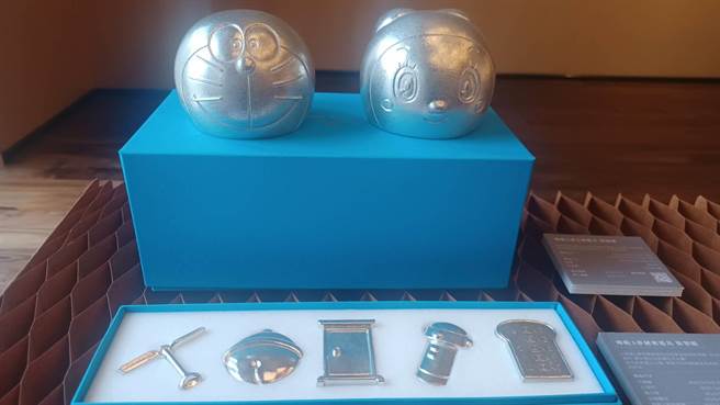 「能作」是全球首創使用100％純錫鑄造精品的品牌，每件錫製品都由職人親手製作。(陳韻萍攝)