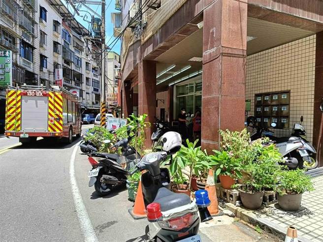 新北市淡水今日传出命案，1名照顾长期卧床老母的男子在家暴毙死亡多日。（警方提供）