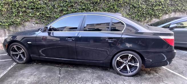 行政执行署屏东分署将于8月1日举行「123拍卖会」，当中有中古TOYOTA厢型车及出厂15年的BMW房车各1辆，未定底价，1元起标。（屏东分署提供／谢佳潾屏东传真）