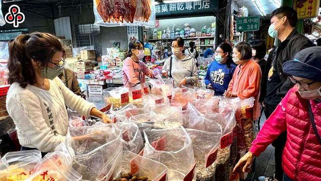 依劳基法规定，聘雇外国人工读生或中阶技术人力时时应开立「按月提拨劳工退休准备金，并开设专户存储」，依劳基法规定若未按月提拨2％至15％退休准备金可开罚2万至30万元罚锾。（报系资料照）