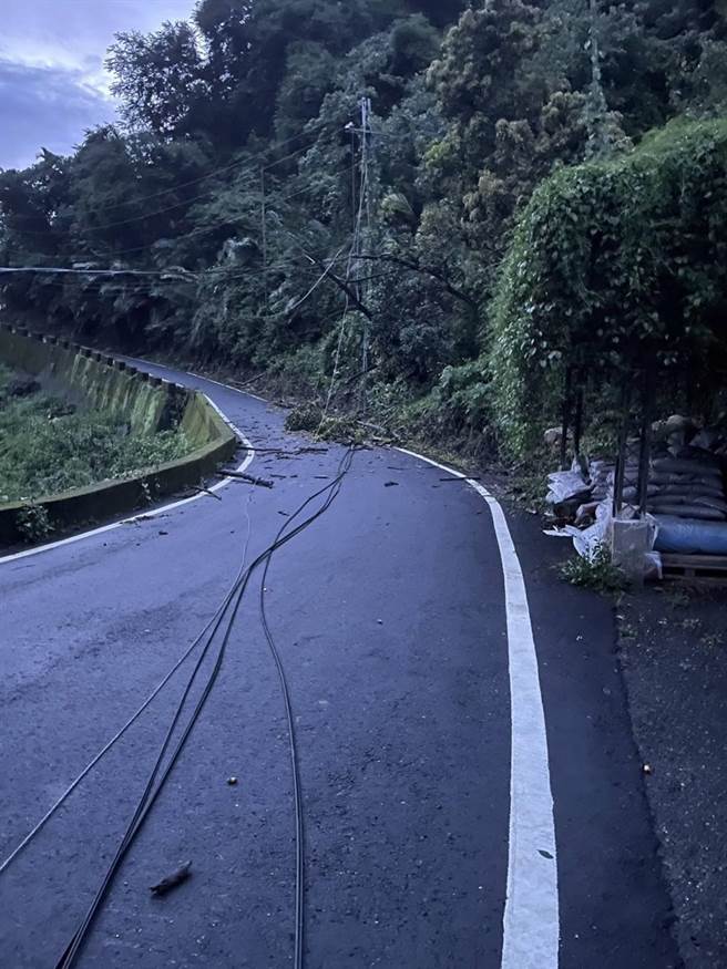 杜蘇芮颱風來勢洶洶，台電南投區營業處提醒民眾颱風期間電線遭吹落停電時注意事項。台電南投區營業處提供