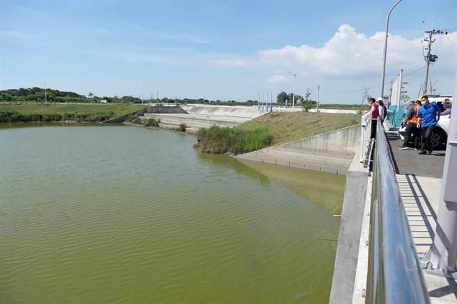 因應豪大雨，雲林縣沿海2滯洪池降至呆水位。（張朝欣攝）