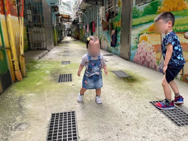 後巷用戶接管完成後寬敞明亮，可作為通學廊道。（示意照／新北市水利局提供）