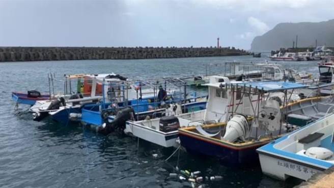 颱风来袭，船只停靠岸边不出海作业。（读者提供／蔡旻妤台东传真）