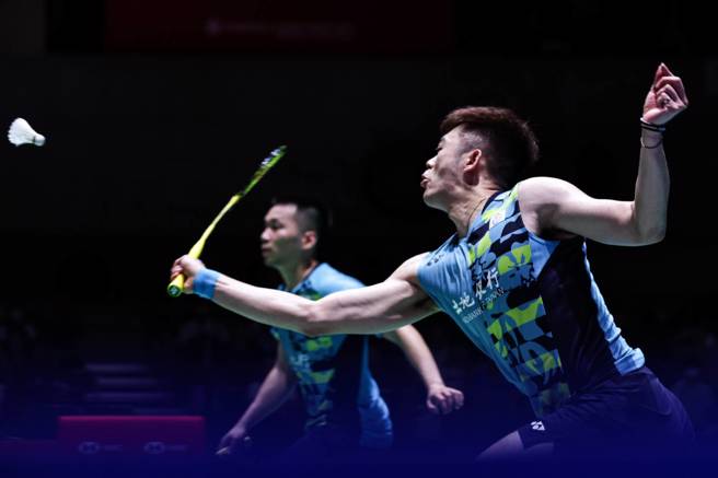 李洋（右）、王齐麟（左）为好球喝采。（Badminton Photo提供／陈筱琳台北传真）