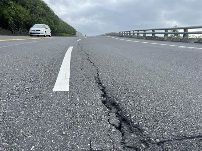 南迴公路拓宽后首次面临颱风考验。（蔡旻妤摄）