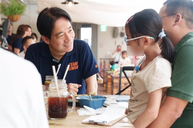 希望回家作业少一点，赖清德：研议让孩子学习跟玩间平衡。（摘自赖清德脸书）