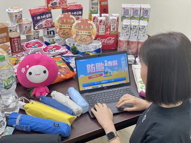 momo购物成立「防颱专区」，提供消费者紧急备妥防颱用品。（momo购物提供／古明弘台北传真）