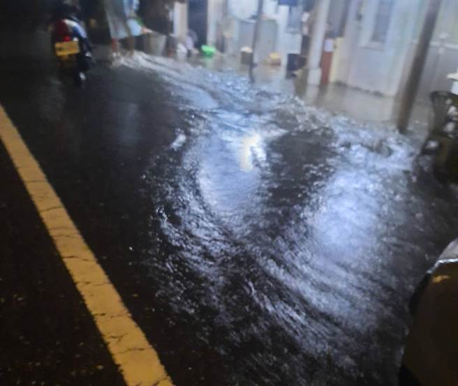 台东成功镇住宅淹水。（读者提供／蔡旻妤台东传真）
