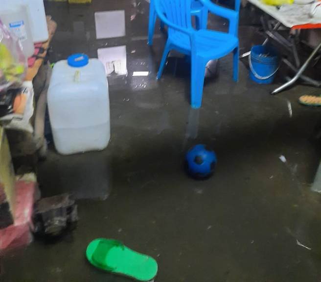 台东成功镇住宅淹水。（读者提供／蔡旻妤台东传真）