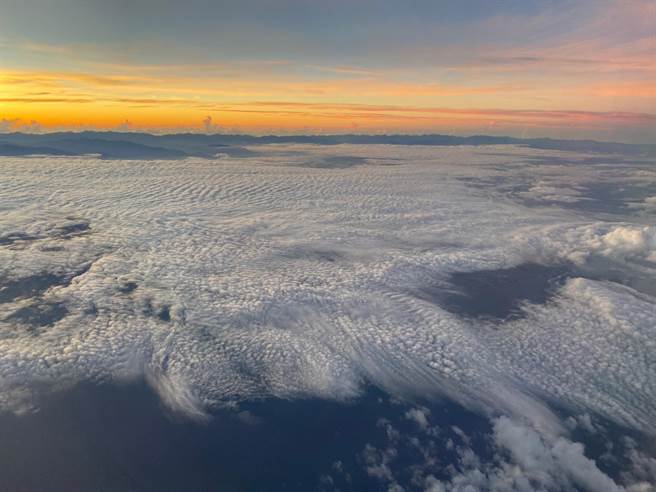 杜蘇芮颱風逼近台灣，各航空公司陸續宣布航班異動。（陳祐誠攝）