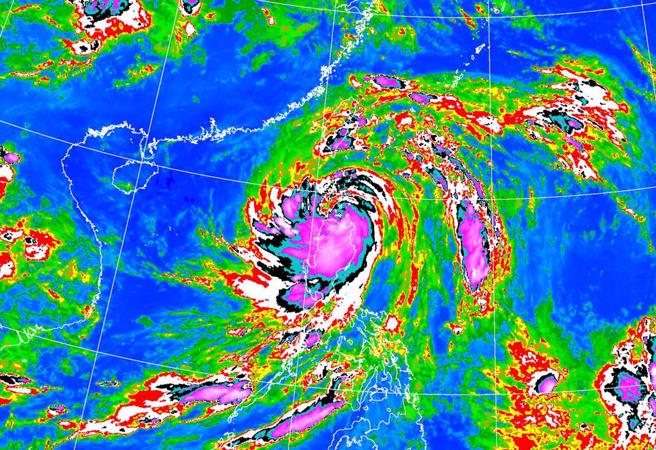 中颱杜苏芮逐渐逼近，目前中央气象局已针对南台湾发布陆上颱风警报。（中央气象局提供）