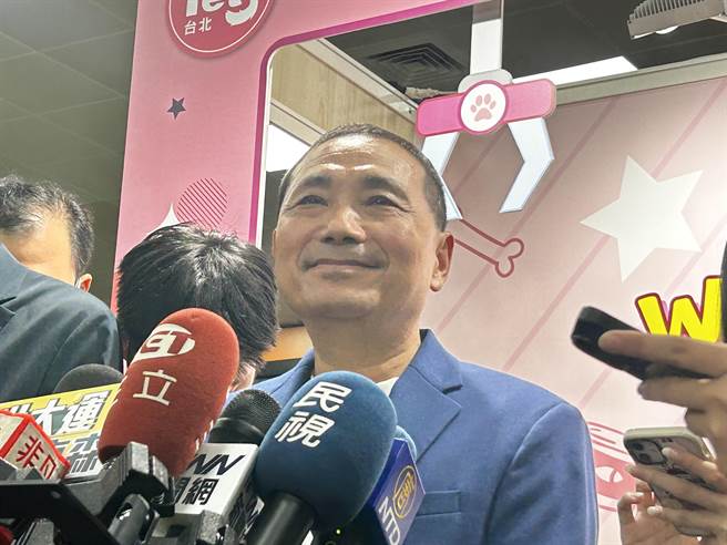 国民党总统参选人侯友宜支持金溥聪轰民进党总统参选人赖清德竞办发言人戴玮珊。（本报资料照片）