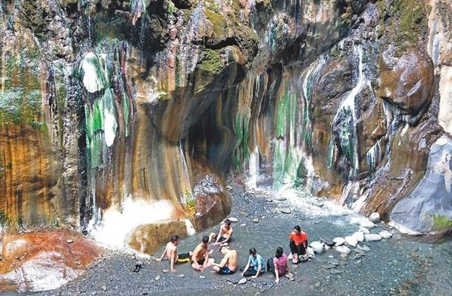 台东县海端乡栗松温泉有2名登山客受困，图为栗松温泉示意照。（资料照片）