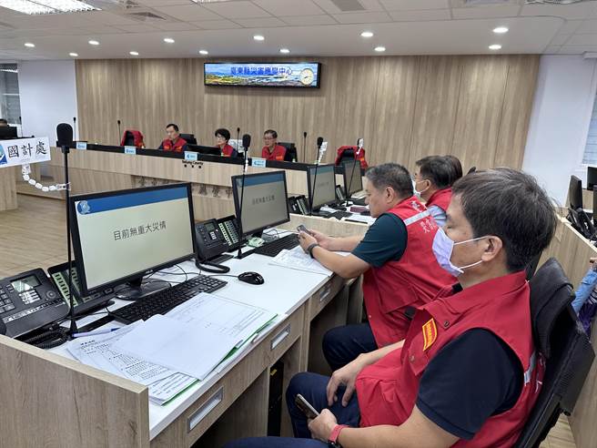 因应中度颱风杜苏芮来袭，台东县长饶庆铃今天早上主持台东灾害应变中心第2次工作会报。（蔡旻妤摄）