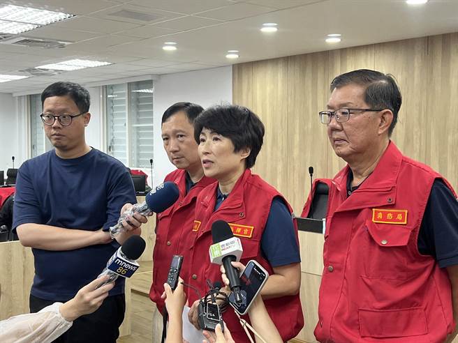 因应中度颱风杜苏芮来袭，台东县长饶庆铃今天早上主持台东灾害应变中心第2次工作会报。（蔡旻妤摄）