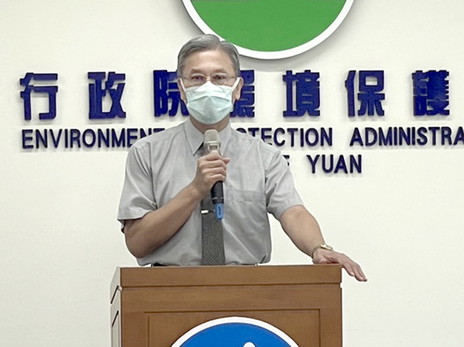 环保署主任秘书叶俊宏26日出面，说明「外界质疑性平案件处理情形」。（郑任南摄）