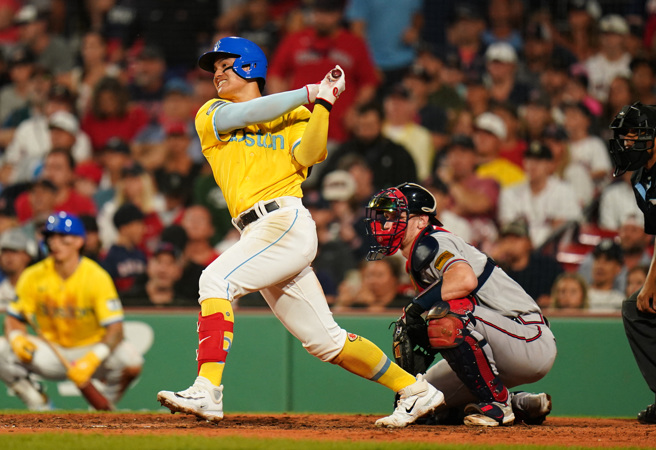 张育成连4场敲安。（路透）