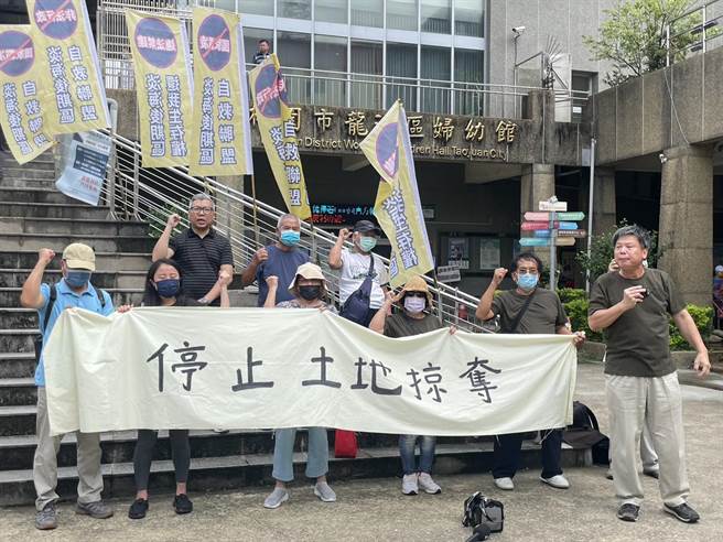 龙科3期扩建办公听会，大部分居民反对家园被徵收。(吕筱蝉摄)