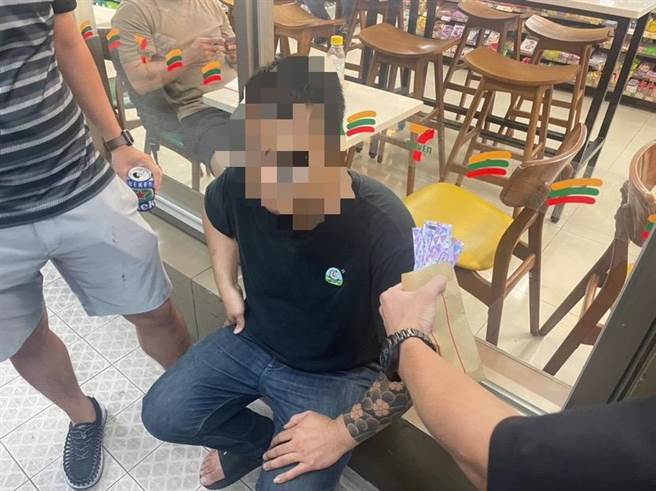 警方南下高雄將何嫌逮捕到案。（翻攝照片／林郁平台北傳真）