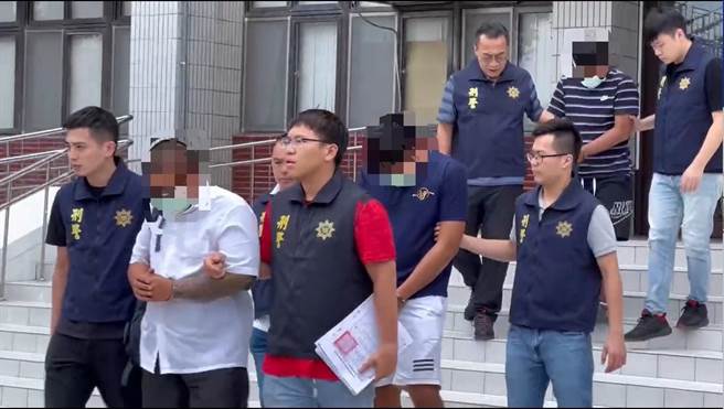 警方顺利将25岁古男、20岁尤男及25岁廖男等3名车手诱出逮捕带回侦办。（民眾提供／李京升苗栗传真）