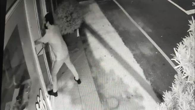 高雄一名50多岁张姓男惯窃，近期交保后又重操旧业，跑到台南并专挑槟榔摊下手。（读者提供／张毓翎台南传真）